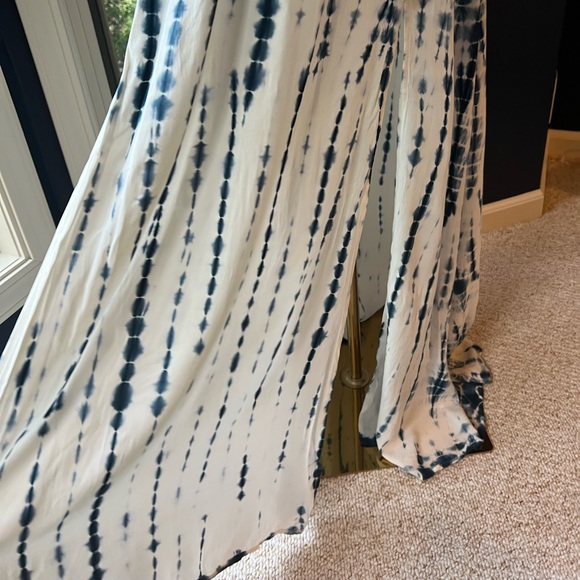 Aakaa Blue and White Tie-Dye Maxi Dress - Picture 5 of 10
